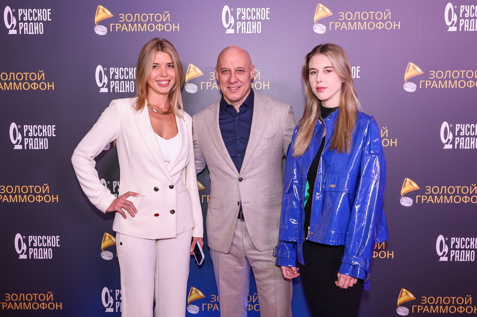 Влада Майданова (МАЙВЛ) со своими родителями (Денис Майданов и Натальей Майдановой)