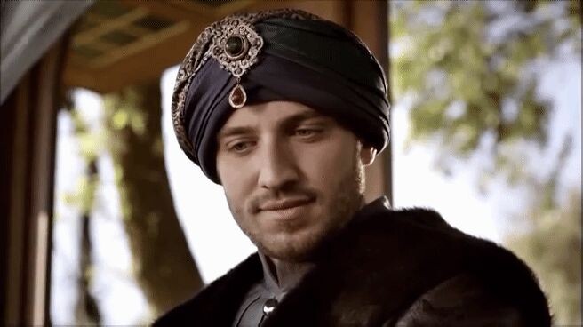 - Знаешь,в моих мечтах я иногда становлюсь повелителем Рима. 