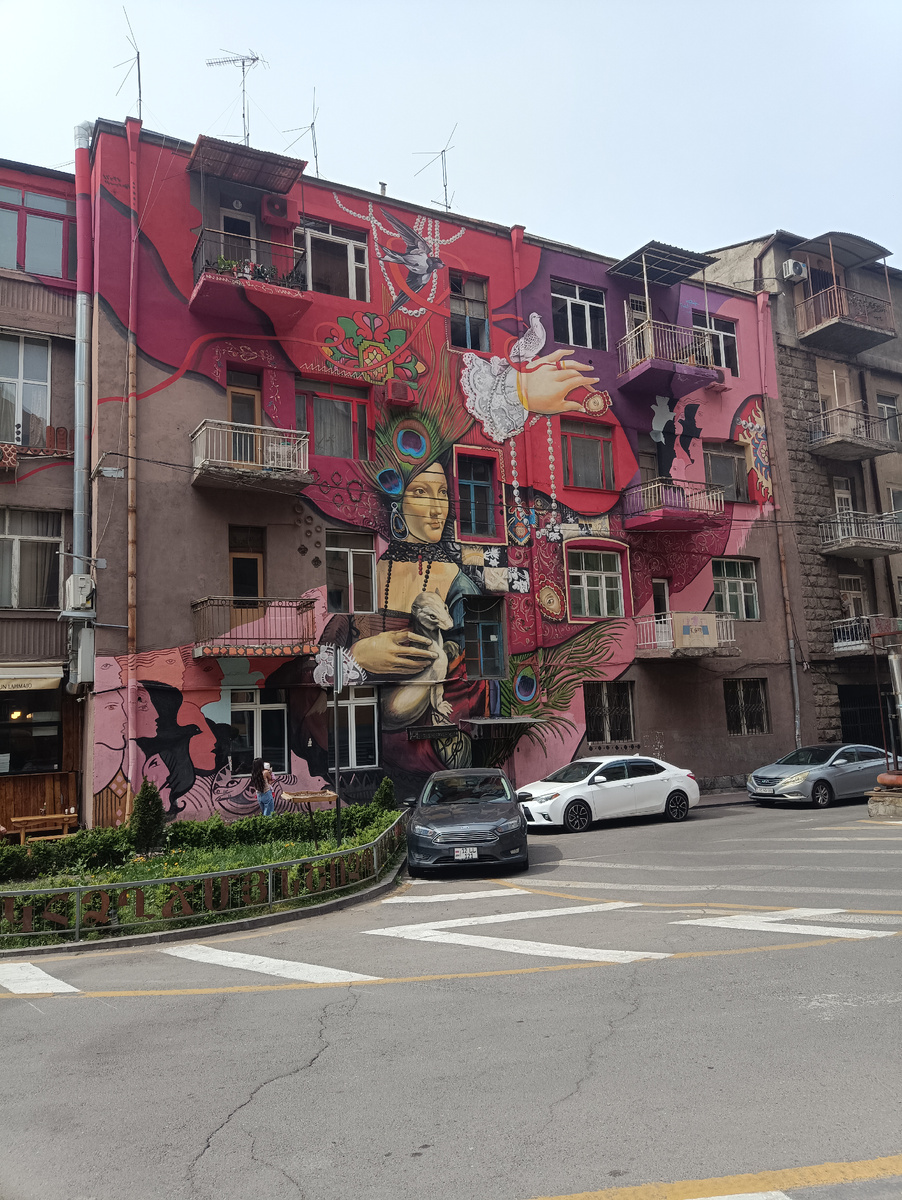 Дом с граффити