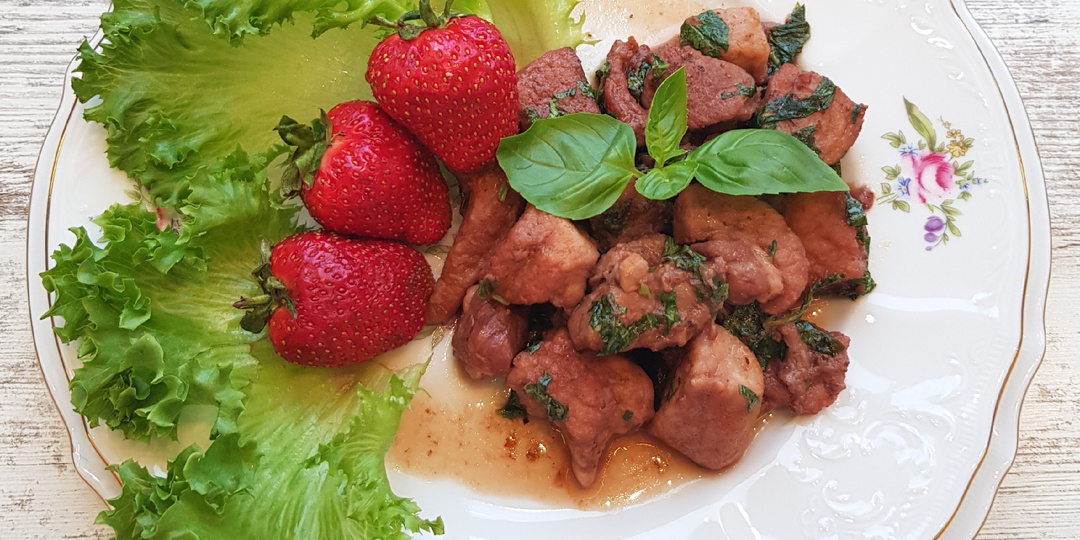 Свинина с клубникой