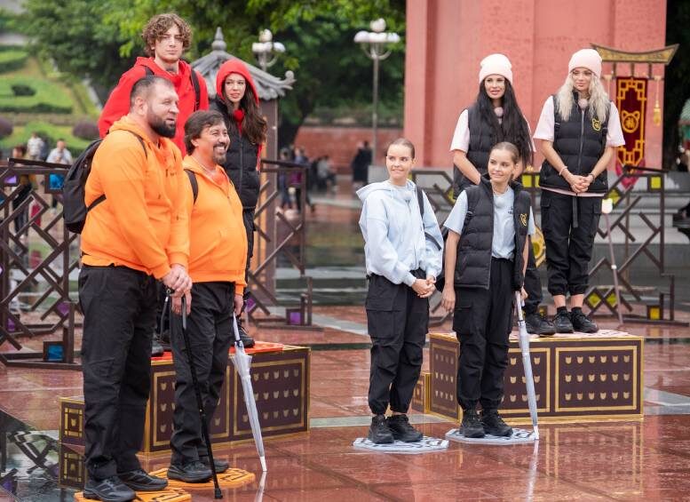    Александр Емельяненко и его друг Игорь Костенко появились на шоу "Сокровища императора"Фото ТНТ