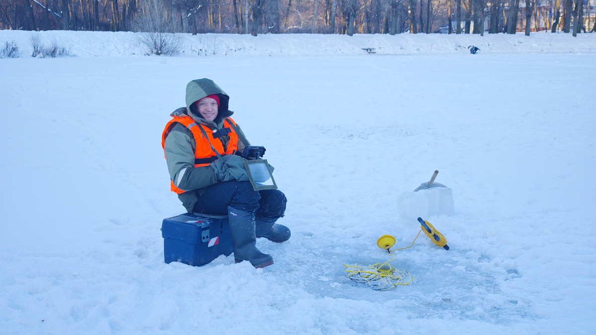 Ну а это я на льду Молвинского пруда 