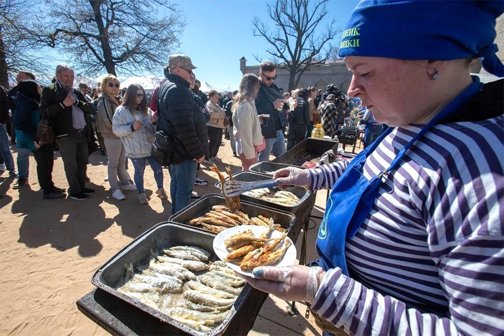    Традиционный праздник корюшки в Петропавловской крепости Санкт-Петербурга намечен на 10-11 мая. / Святослав Акимов