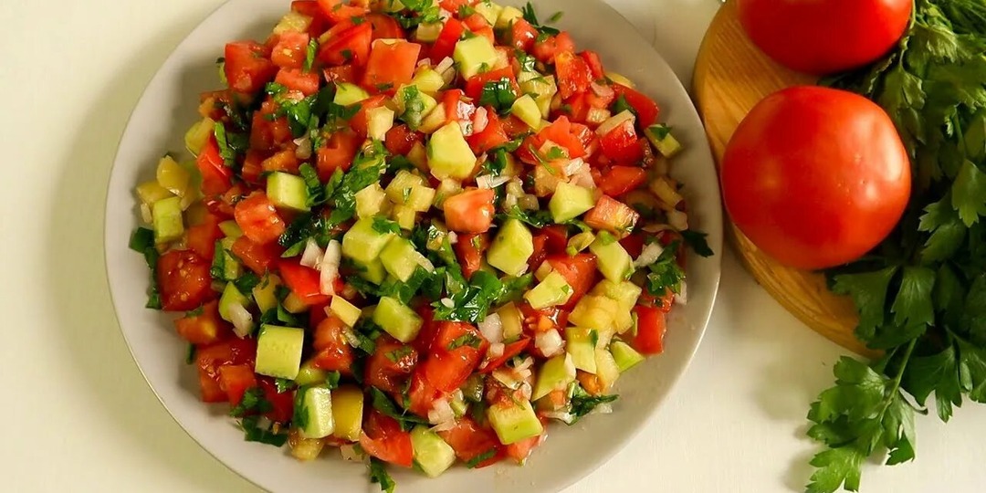 Чобан Салат: Освежающий Турецкий Хит для Вашего Стола!