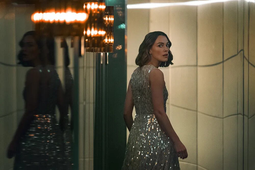 Лора Блэклок (в исполнении Киры Найтли) 