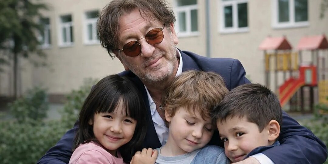 Лепс решил взять под опеку двух-трёх мальчиков, дать им свою фамилию и отчество, а также обеспечить всем необходимым