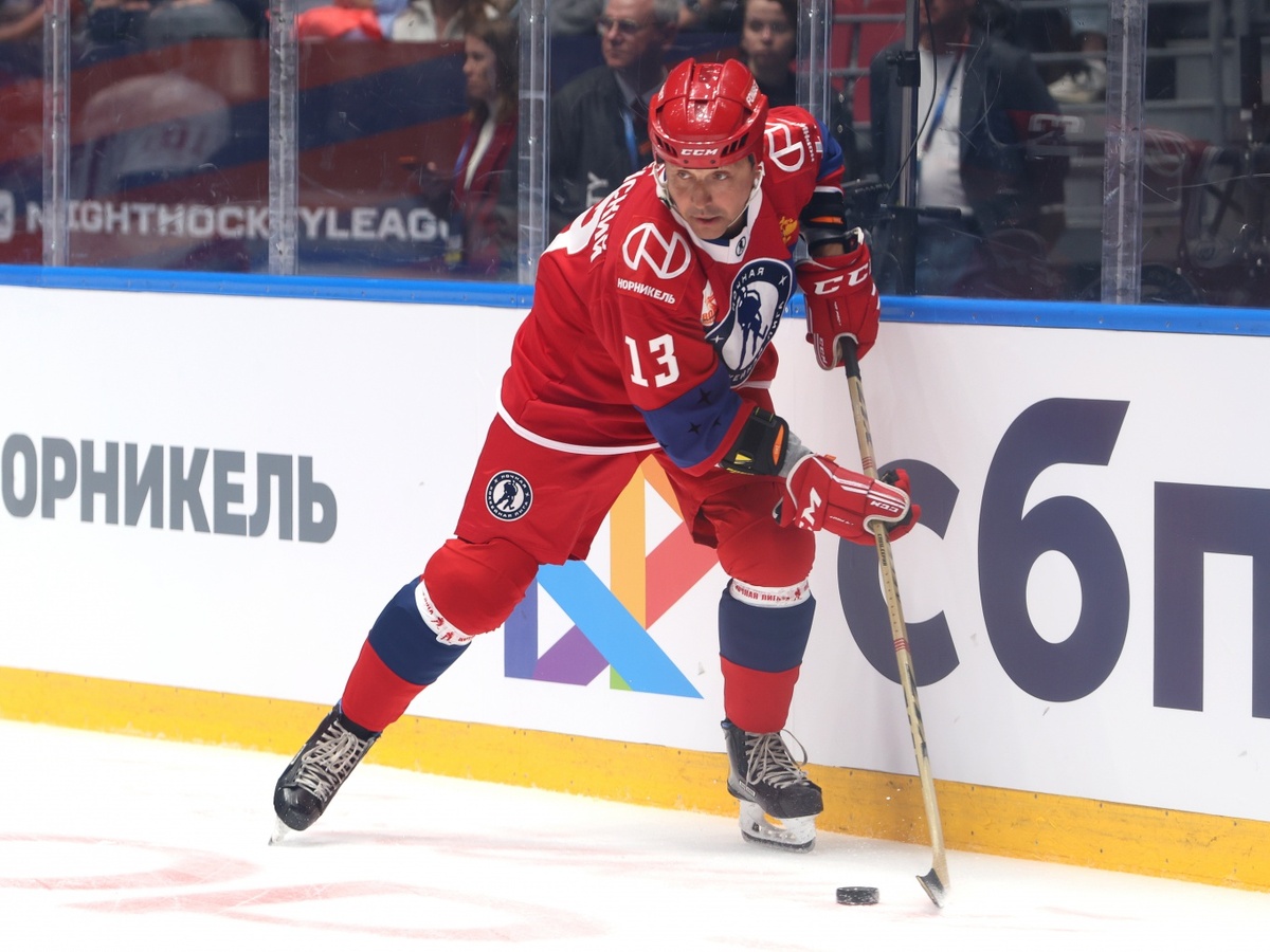 Валерий Каменский в матче Фестиваля хоккея Ночной лиги