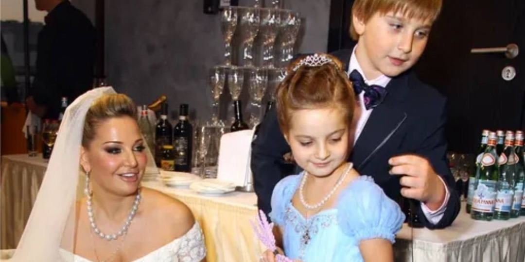 «Ты нас публично унизила — теперь ты нам никто»: Дети Максаковой отсудили у матери квартиру за 200 млн и навсегда закрыли дверь