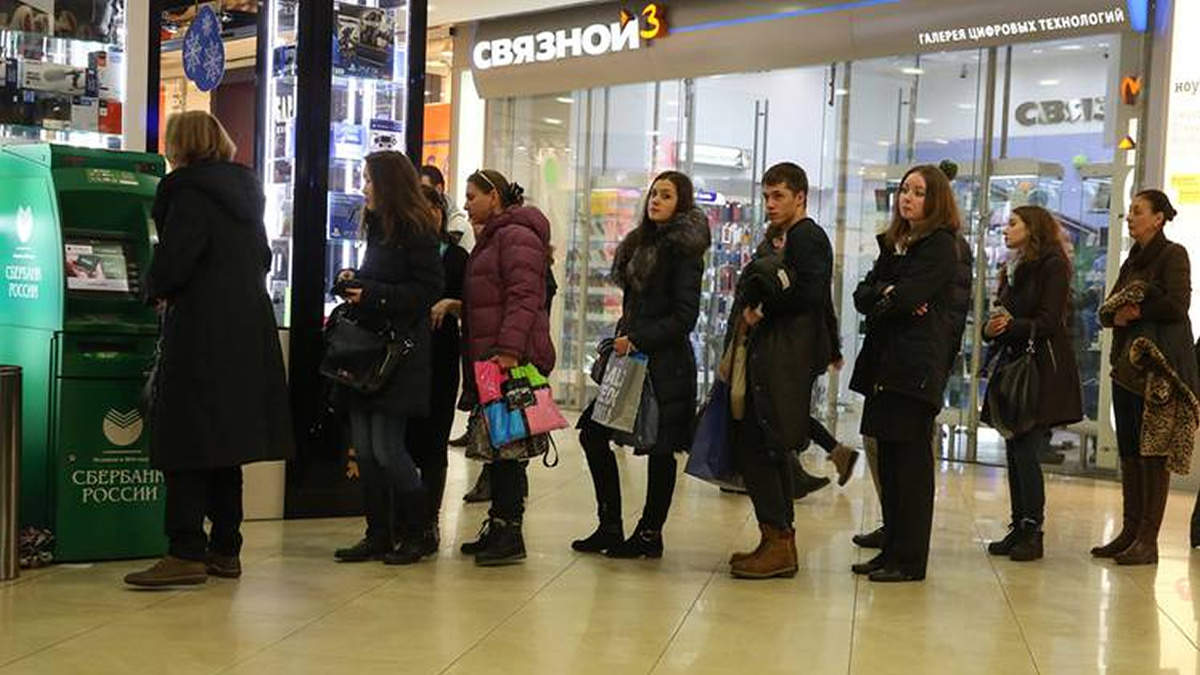 При сбоях и нестабильной работе сервисов люди снова начинают активно снимать наличные