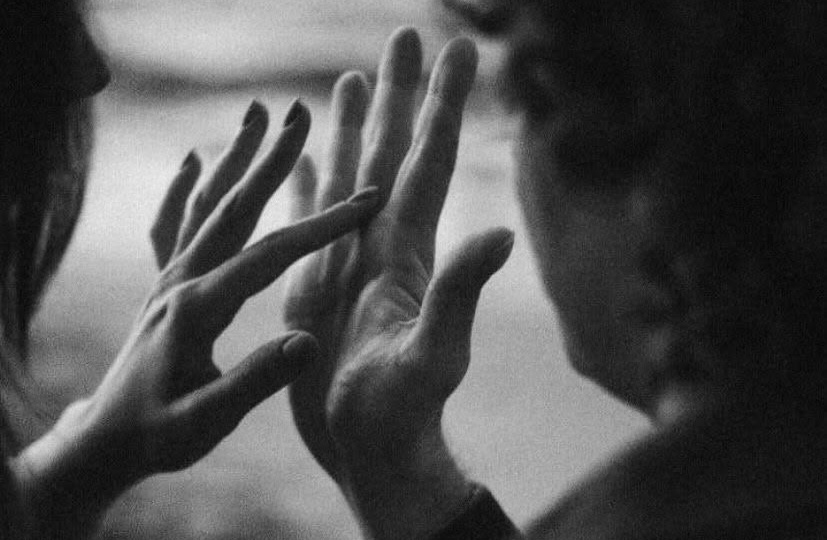 Красные флаги в отношениях, которые сначала выглядят «нормально», а потом разрушают