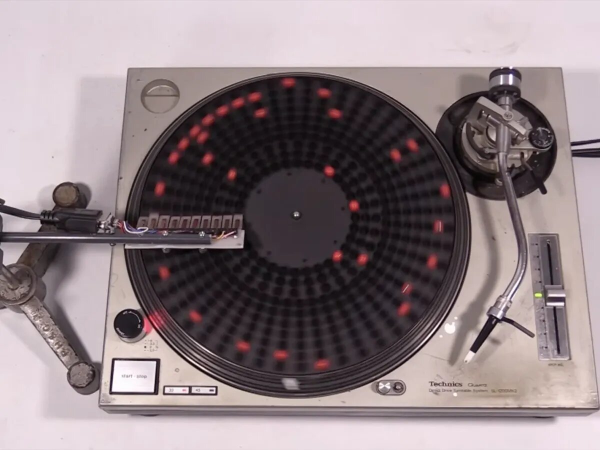    Умелец создал драм-машину из винилового проигрывателя