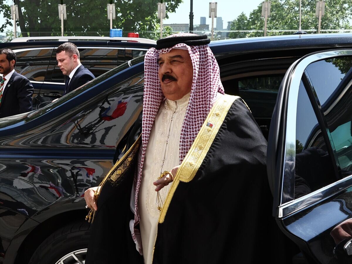    Король Бахрейна Хамад бен Иса Аль Халифа перед началом встречи с президентом РФ Владимиром Путиным | © РИА Новости / POOL