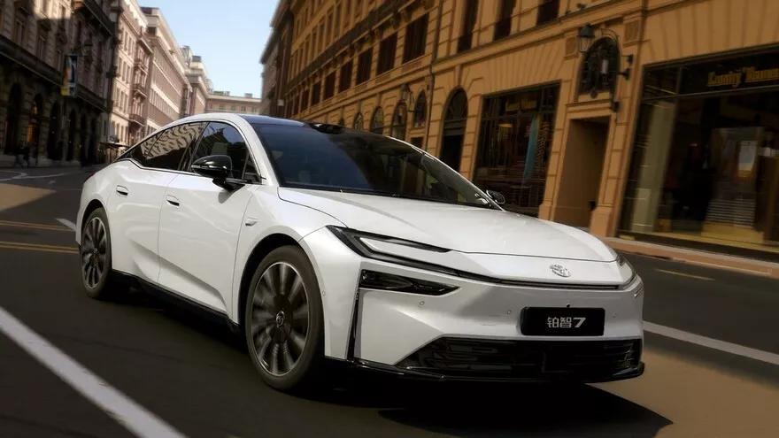 Toyota bZ7 взорвала рынок: 3100 заказов за час. Авто точно доедет до России