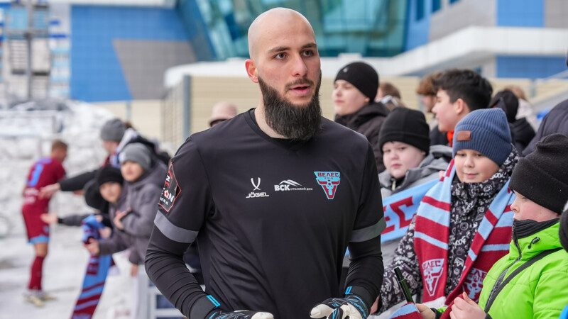 Вратарь забил гол ударом от своей штрафной площади в матче Второй лиги