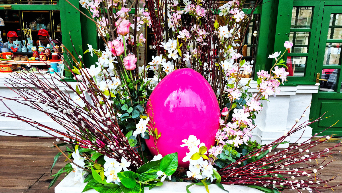 Интересные экспозиции на Тверской площади во время фестиваля "Пасхальный дар" (листайте галерею, всего 7 фото). Фото автора статьи