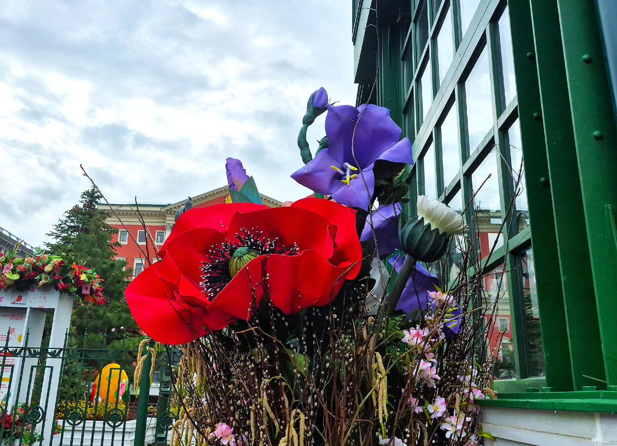 Интересные экспозиции на Тверской площади во время фестиваля "Пасхальный дар" (листайте галерею, всего 7 фото). Фото автора статьи