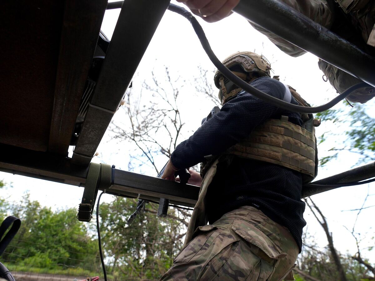    Операторы расчета FPV-дронов добираются на позиции на внедорожнике багги | © РИА Новости / Мария Марикян