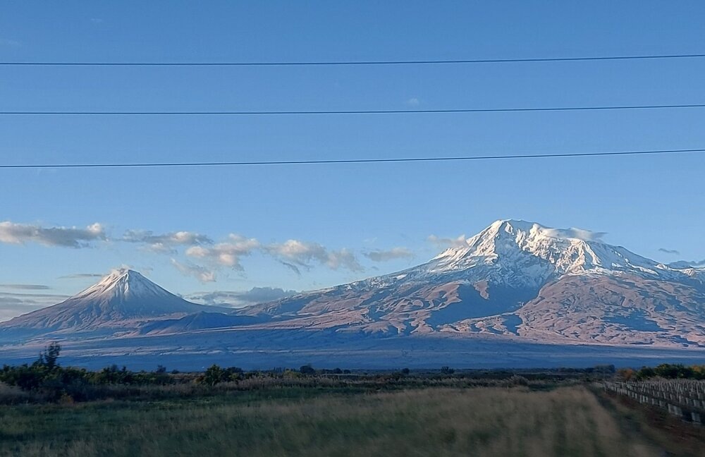 Тот самый единственный раз, когда Арарат предстал передо мной во всей красе. Но это было из автомобиля 