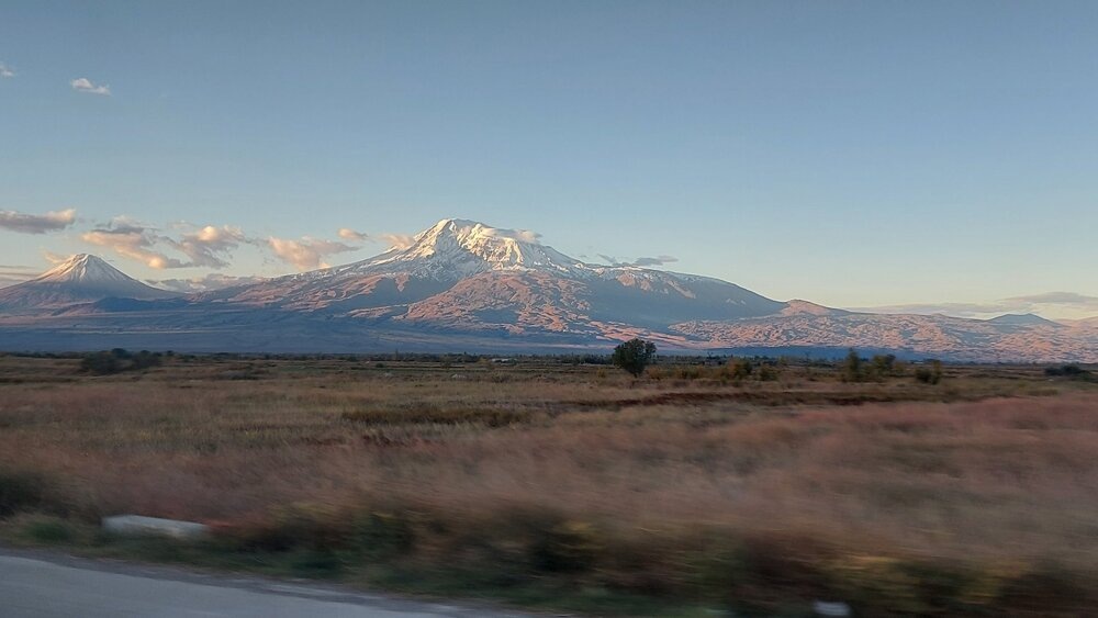 Тот самый единственный раз, когда Арарат предстал передо мной во всей красе. Но это было из автомобиля