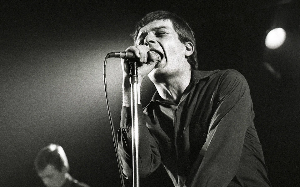 После трагической смерти Иэна Кёртиса оставшиеся участники Joy Division поклялись продолжать свою деятельность. Фото: Роб Верхорст