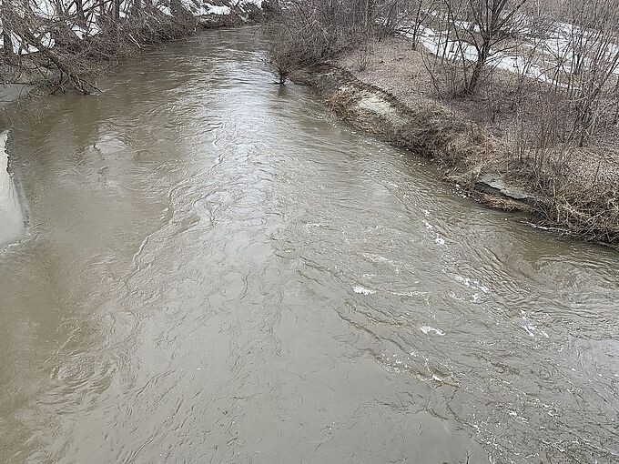 Вид с моста на реку Большая речка в половодье