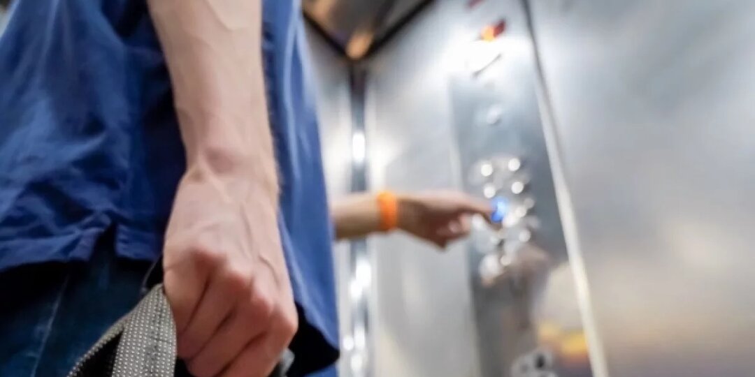 Падение лифта испугало жильцов ЖК «Уюн-Парк» в Южно-Сахалинске