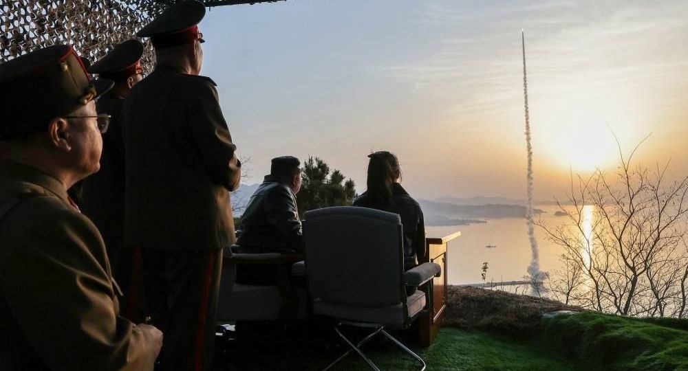 Ким Чен Ын наблюдал за запуском пяти модифицированных ракет "Хвасонпхо-11ра
