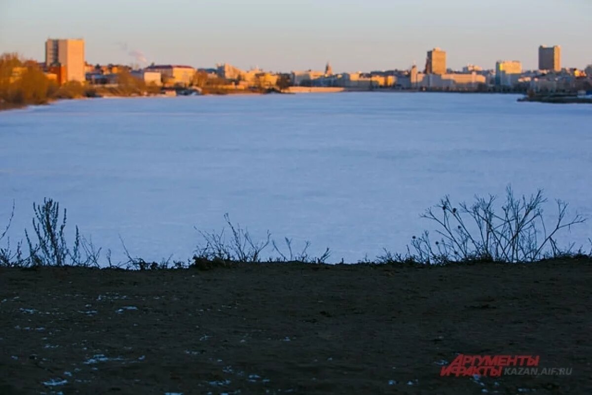    На озере Кабан в Казани заметили пену у нового здания театра имени Камала
