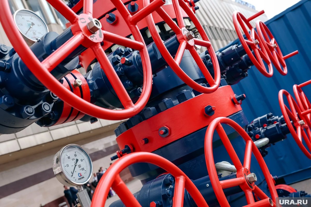     Энергоресурсы из РФ помогли бы Европе сохранить производства и рабочие места, считает Гашпар