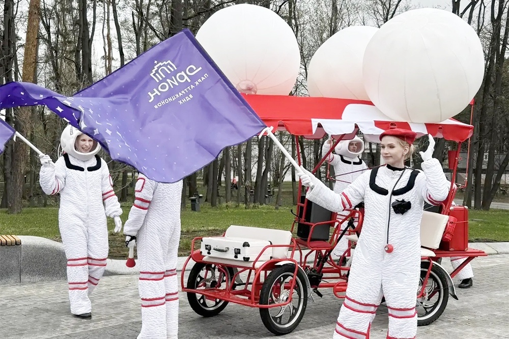    Москвичи оценили три новых аттракциона на ВДНХ: "Орбита детства", "Станция Андромеда" и "Аэрокосмический институт". / Елизавета Бабичева/ РГ