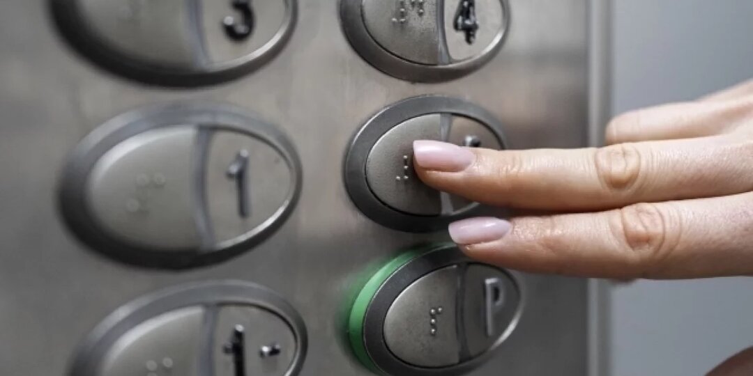 Следователи начали проверку по информации об упавшем лифте на Сахалине