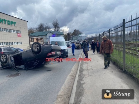 В Смоленске в жёстком ДТП с четырьмя авто пострадали два человека