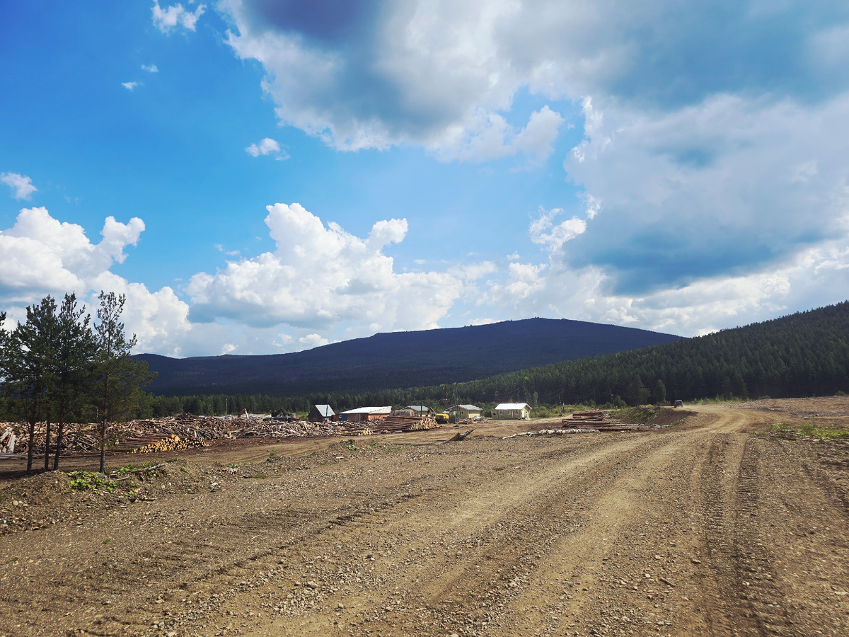 От горы Кочканар идут старе лесовозные дороги