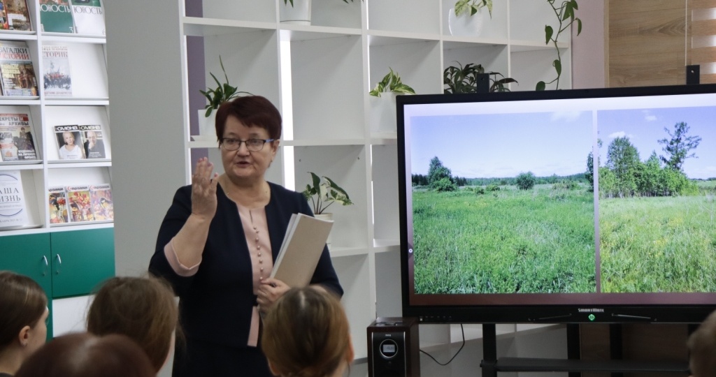 И лист березовый напомнит о деревне… Седельниковцам презентовали книгу «На краю Китлинского болота»