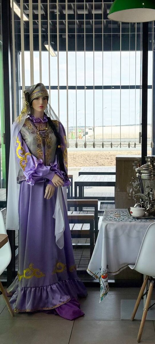 Там даже самовар стоит! 