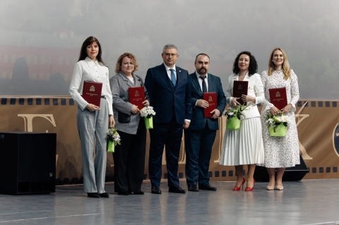 В Смоленске наградили муниципальных служащих ко Дню самоуправления