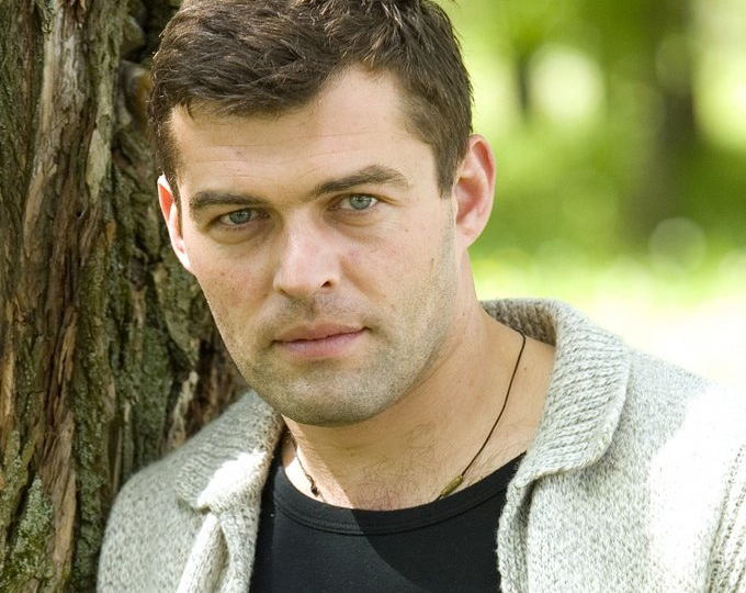 «Привел любовницу в дом под видом племянницы, а потом ушел сражаться»: как майор Лисицын из сериала «След» разрушил свою жизнь