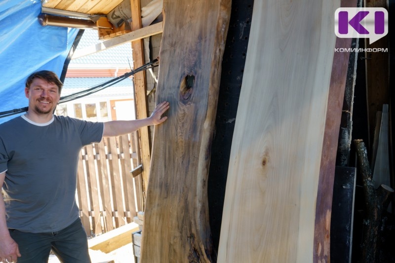 "Все началось с топора и ножа": выльгортский предприниматель раскрыл секреты резьбы по дереву