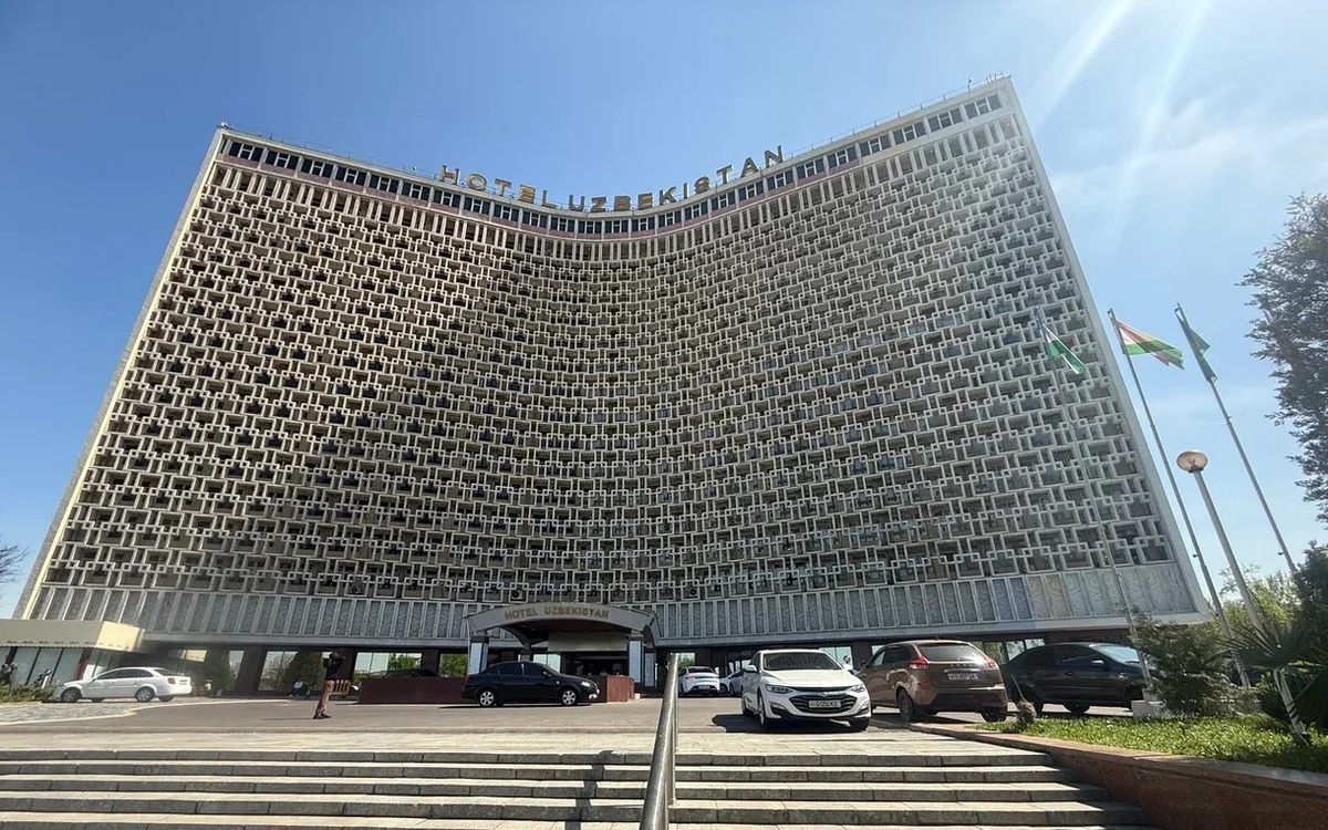 Гостиница Узбекистан в Ташкенте, вид на сквер Амира Темура