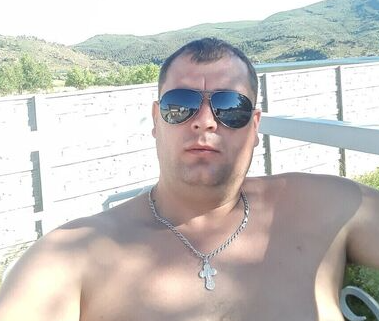 -Ты мне нужна на 1-2 вечера, пар выпустить. Тебе за 40, ты старушка, женюсь я на той кому за до 40. Игорь 49 лет, 167 см, 75 кг.