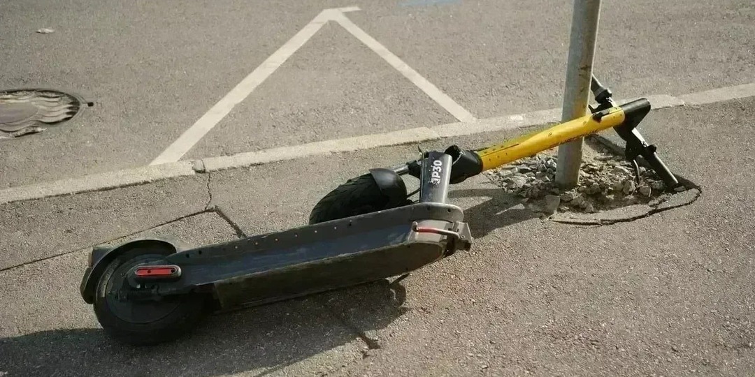 Юный самокатчик попал в больницу после наезда машины на проспекте Ветеранов