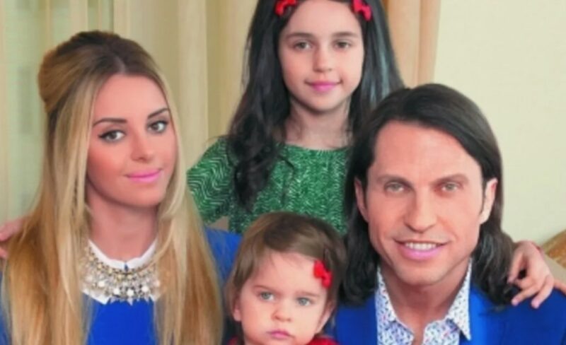    Счастливая семья Реввы в полном составе: Александр, Анжелика и их дочери Алиса и Амели.