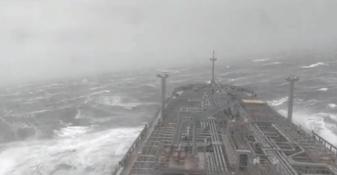 Вот таких видео, где нос гнётся, тоже предостаточно