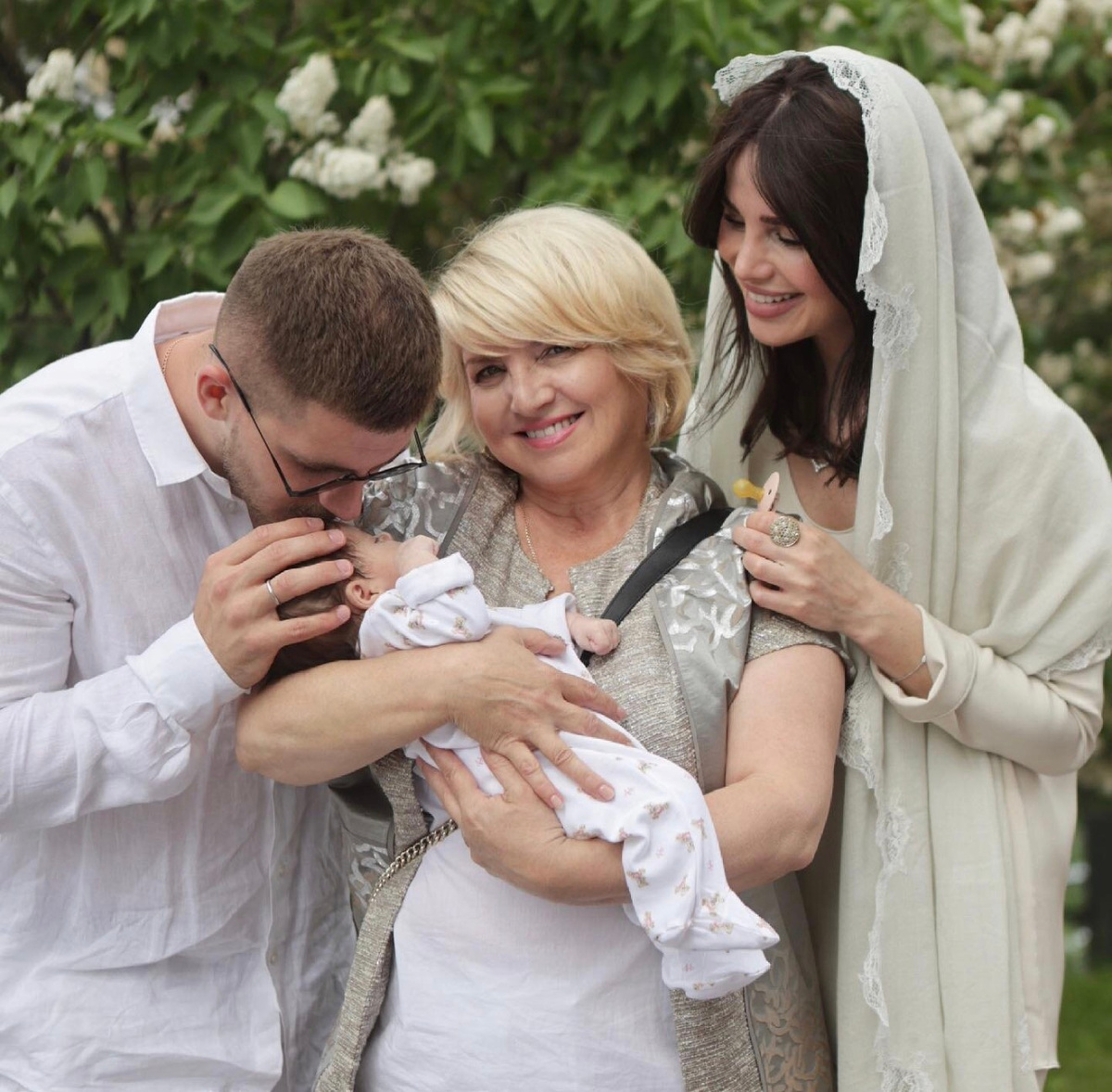    Лилия Соловьёва с Вячеславом Дайчевым, Алексой и внучкой Адрианой. Фото: Соцсети Лилии Соловьёвой