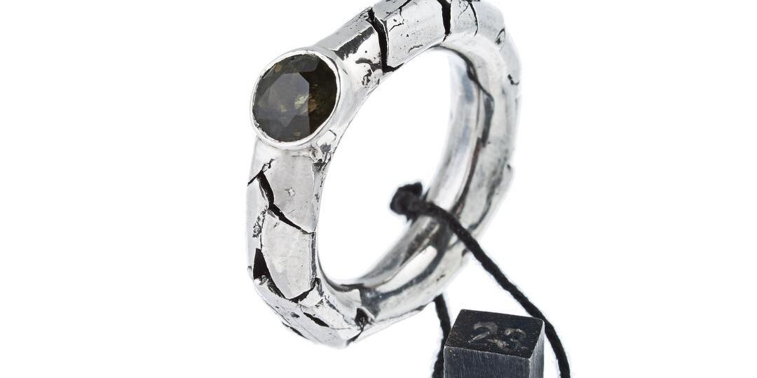 Трещина, которая держит форму