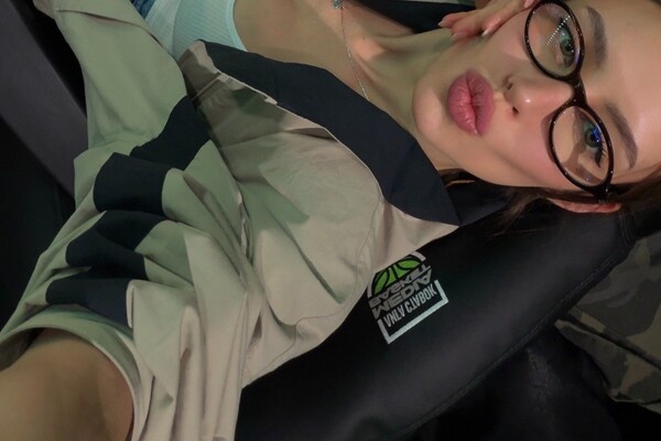 halfbloodval/Instagram   📷