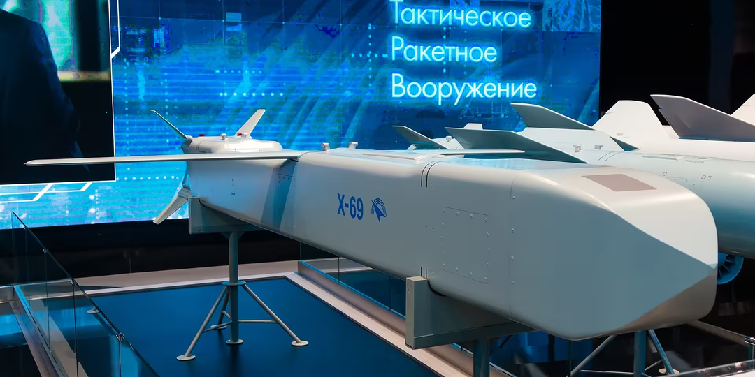 Су-57 открыл внутренний отсек, и Запад замер: Секрет Х-69, ставшей единственной в мире ракетой большой дальности, которая спрятана внутри