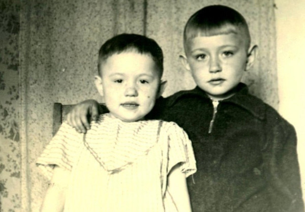 Оля и Женя
г.Южно-Сахалинск
1956 г.