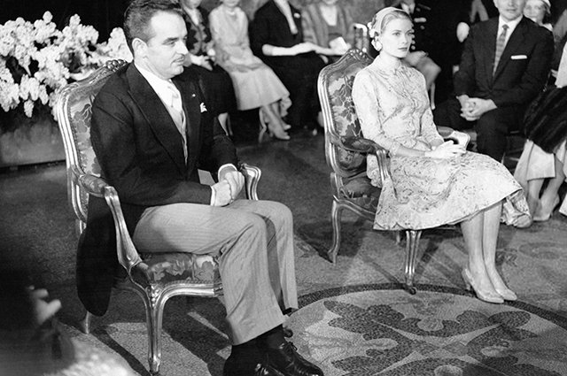 Гражданская церемония бракосочетания князя Монако Ренье III и голливудской актрисы Грейс Келли, 18 апреля 1956 года.