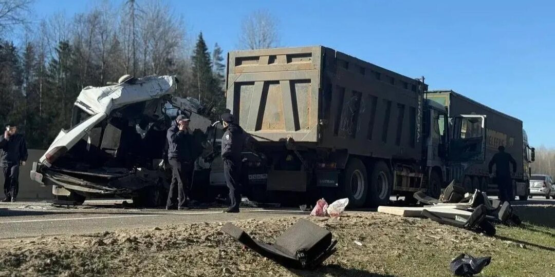 В массовом ДТП в Тосненском районе пострадали 13 человек